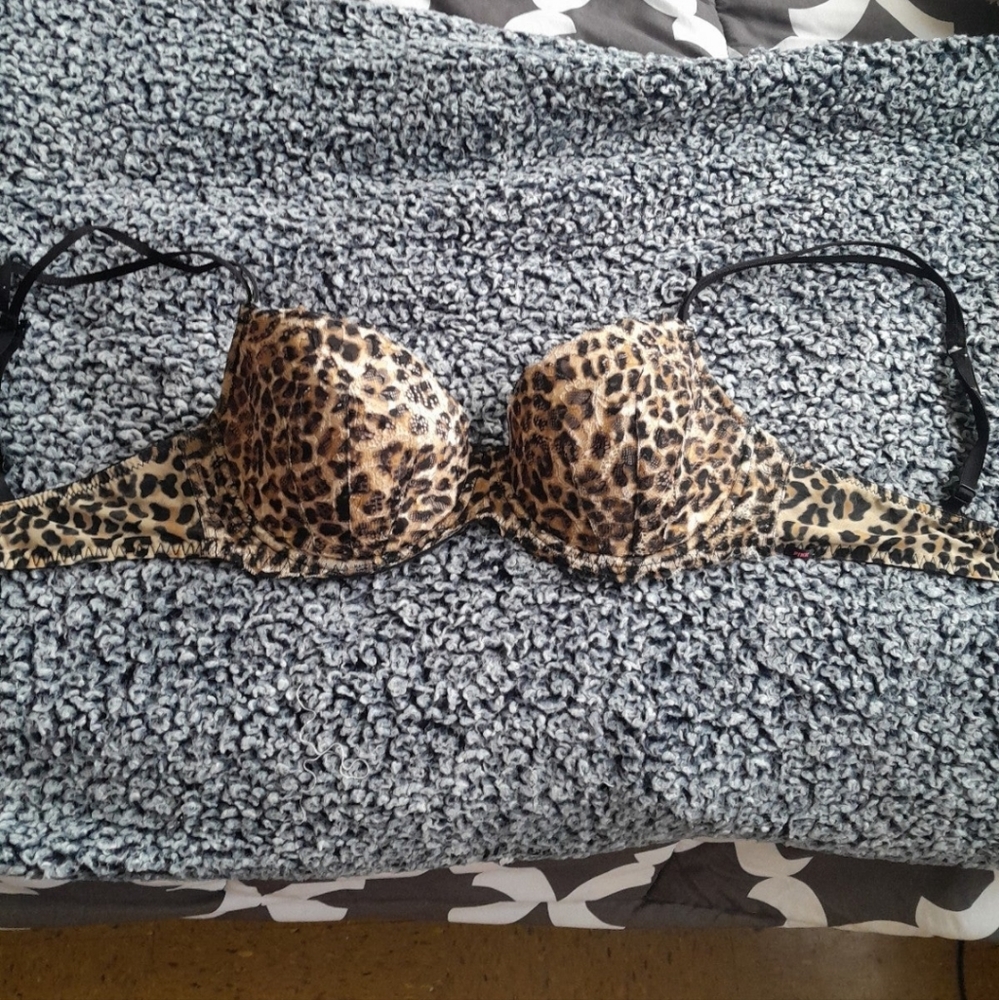 Victoria secret bra 36D
